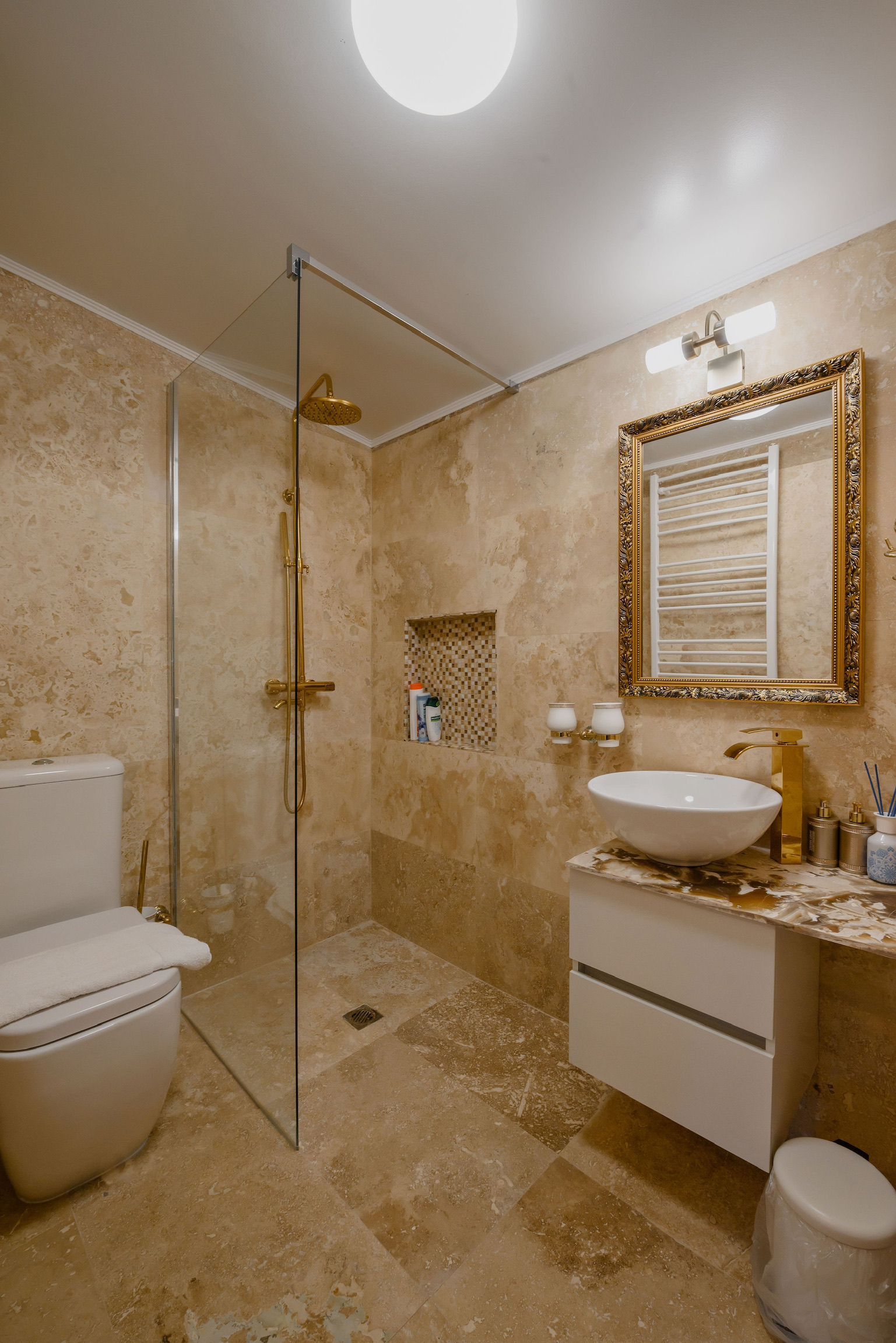 KisHáz bathroom