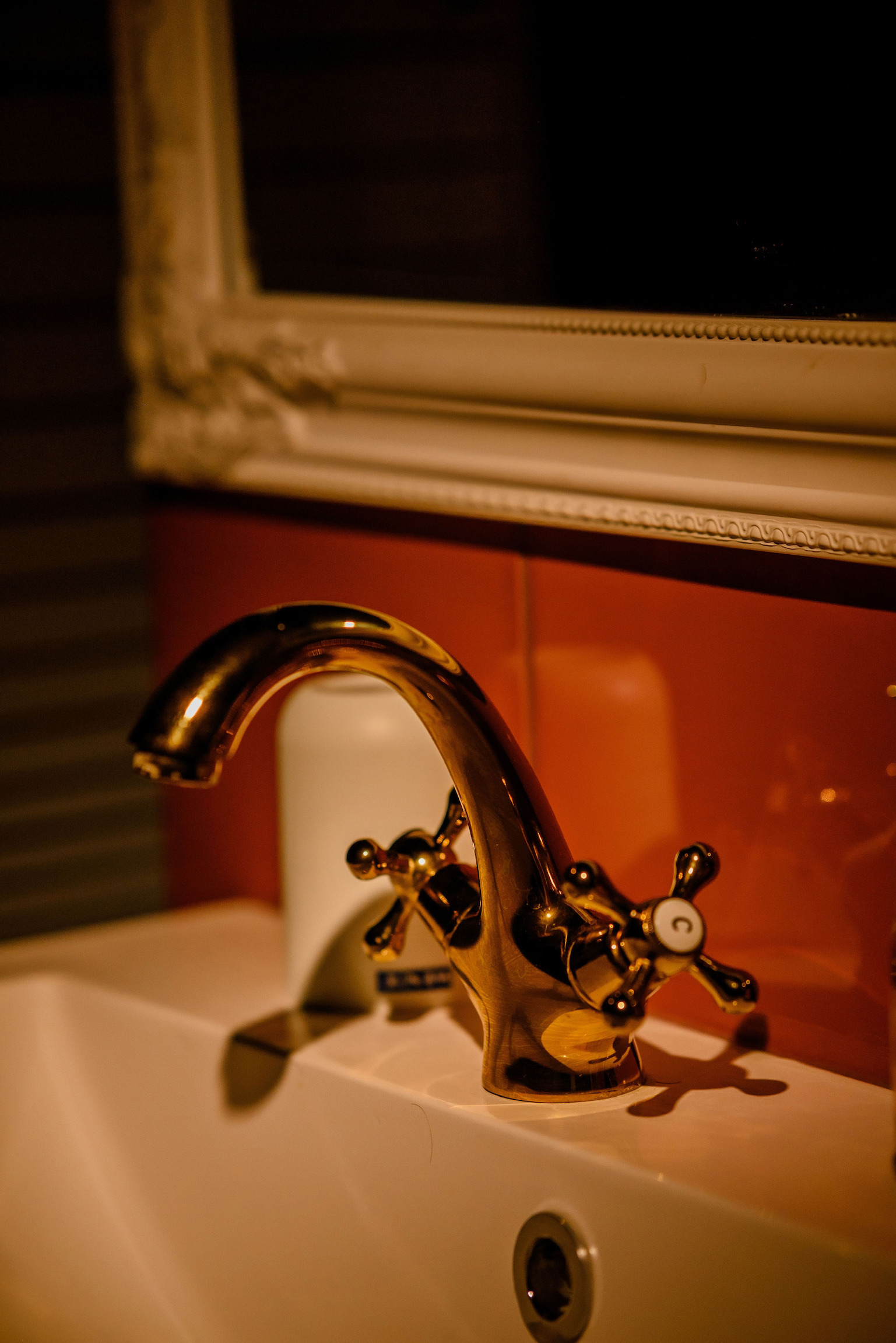 Bathroom basin detail in Conrad Fürst Apartment