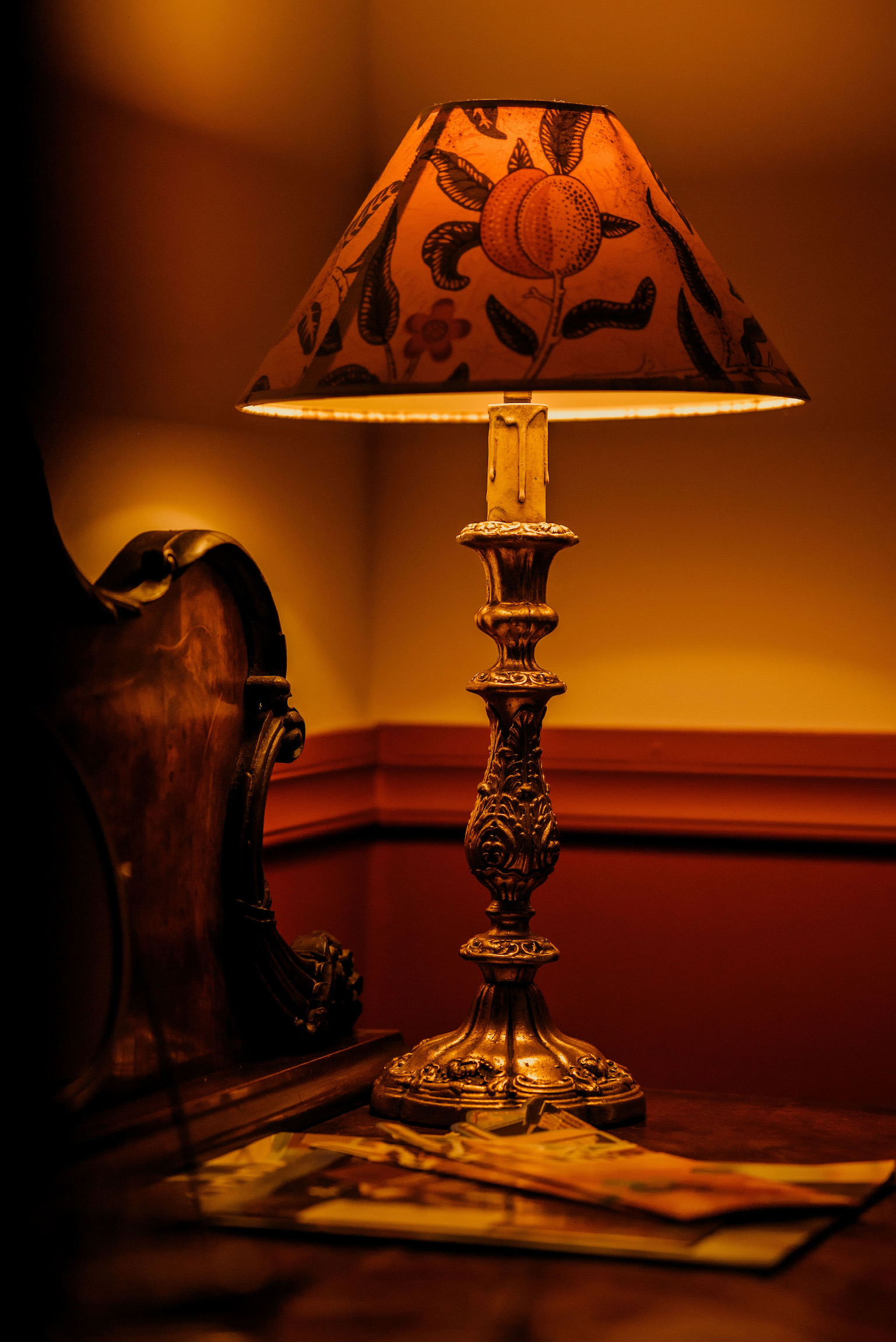 Warm lamp detail in Conrad Fürst Apartment